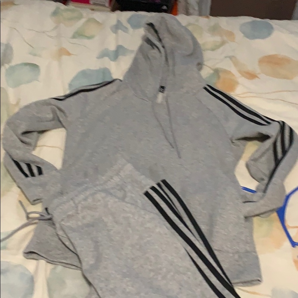Women’s Addidas sweatsuit
